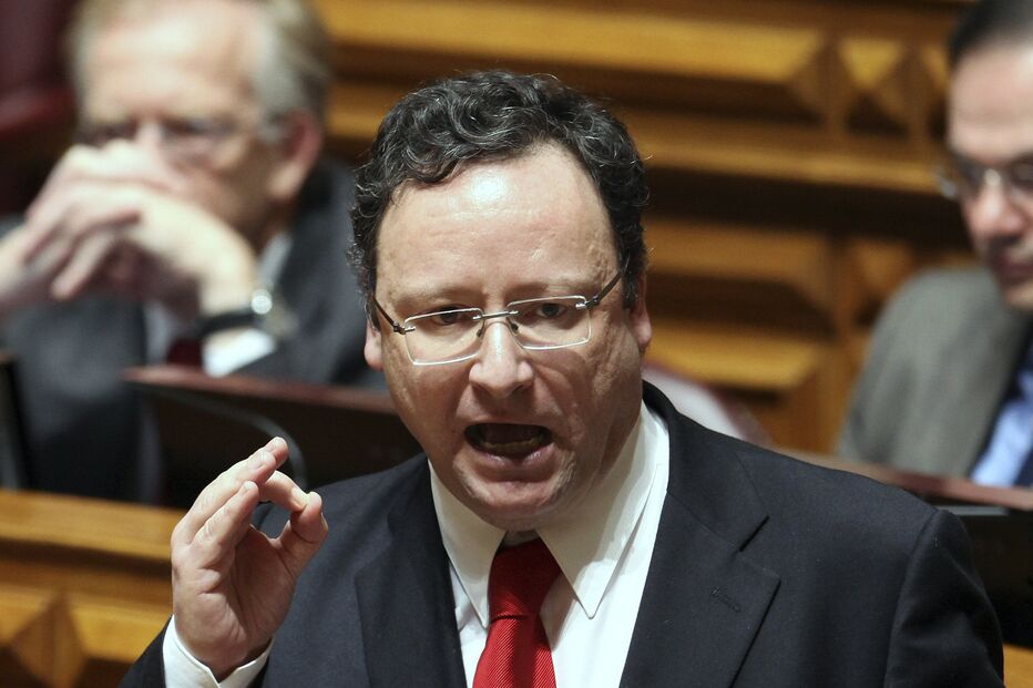 Fim do sigilo fiscal abre guerra no PS