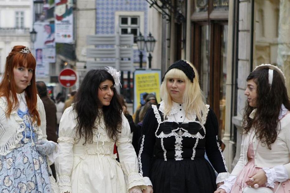 As lolitas vestem saiotes e tomam chá  