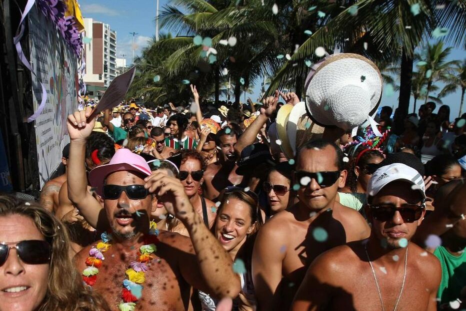 Corsos saem hoje à rua de norte a sul