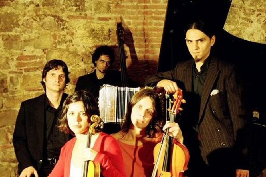 La Típica leva tango ao Teatro das Figuras  