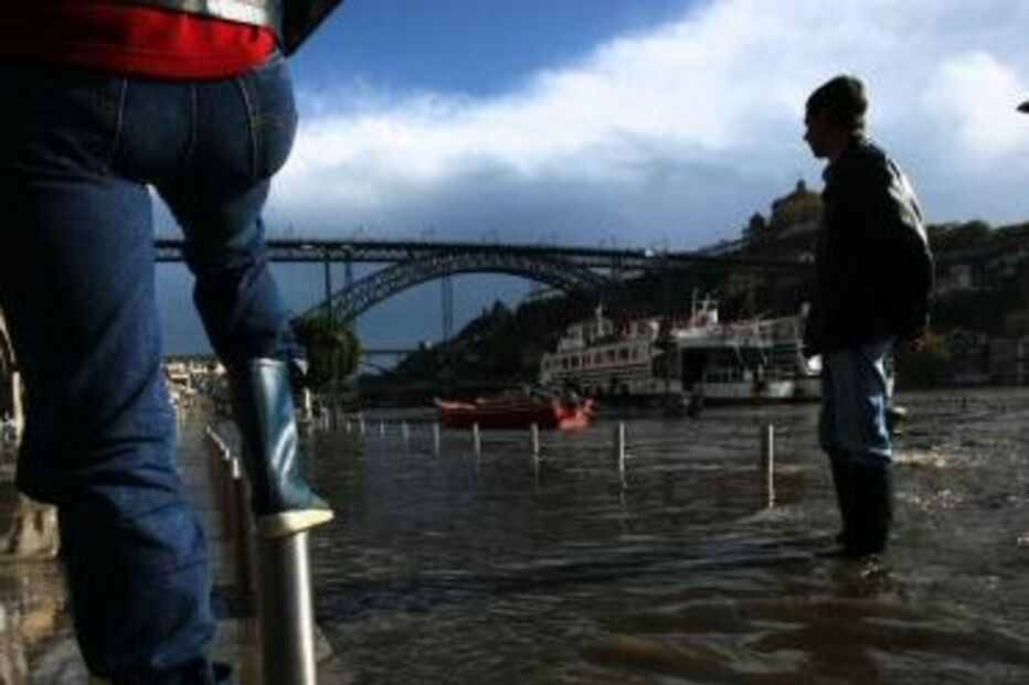 Douro galga margens no Porto (ACTUALIZADA)