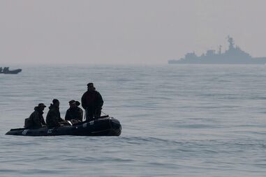 Pelo menos 27 pessoas estão desaparecidas após naufrágio na Indonésia