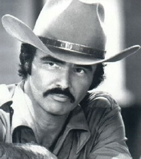 Burt Reynolds tem 74 anos
