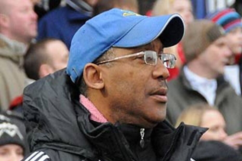 Morre treinador Keith Alexander