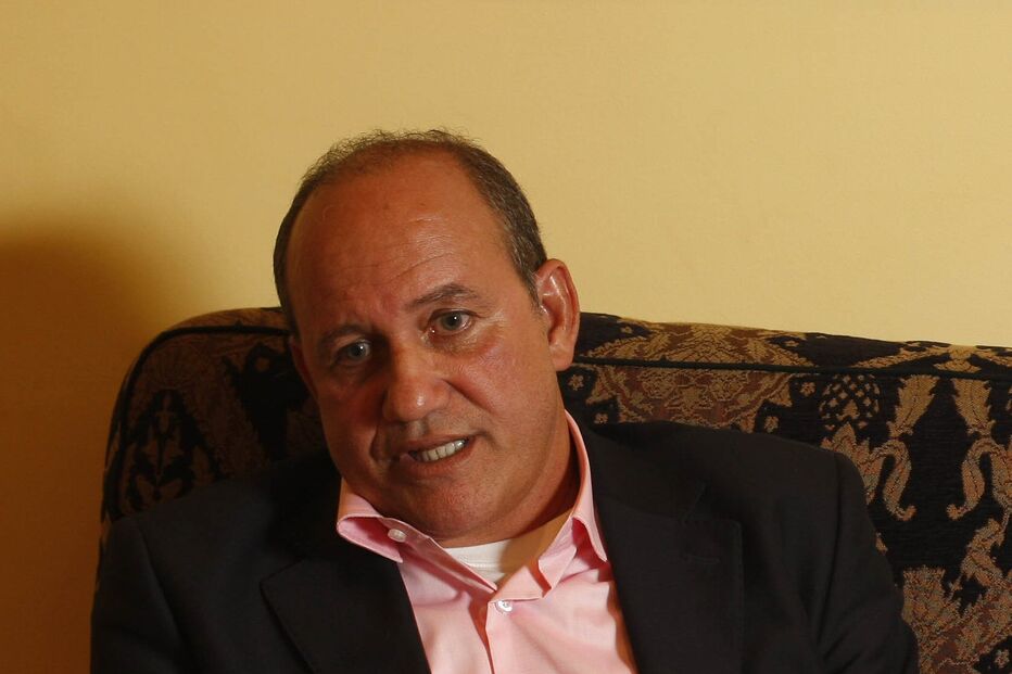 Artur Albarran deve  16 milhões de euros