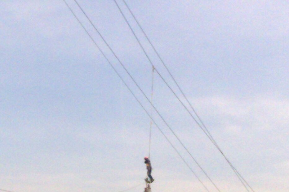 Preso em alta tensão