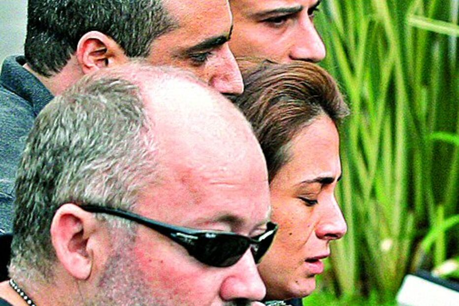 Mãe chora no tribunal