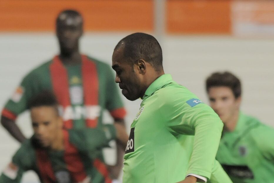 Penálti foi brinde para Pongolle