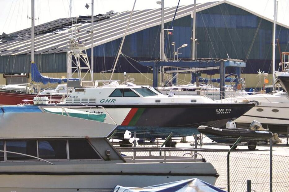 Lancha da GNR no estaleiro