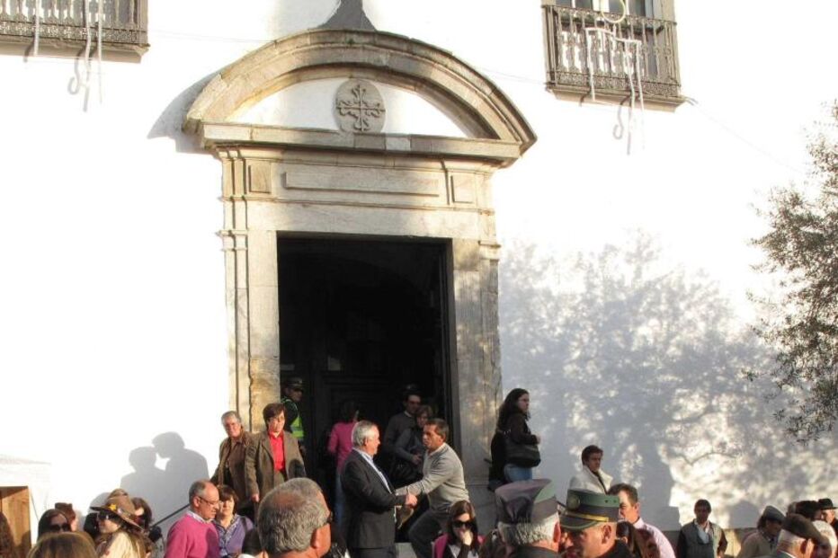 Padre atacado na procissão (COM VÍDEO)
