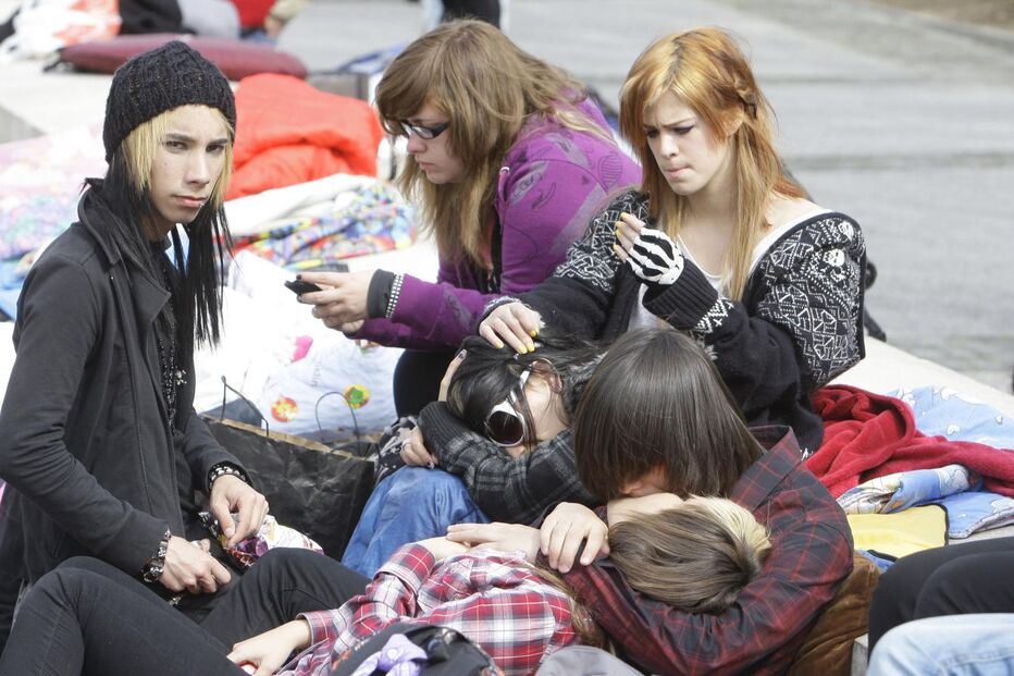 Fãs dos Tokio Hotel à espera no Pavilhão Atlântico