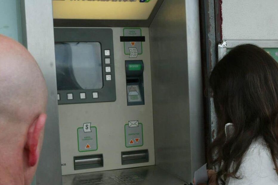 Espanca mãe e avó para roubar