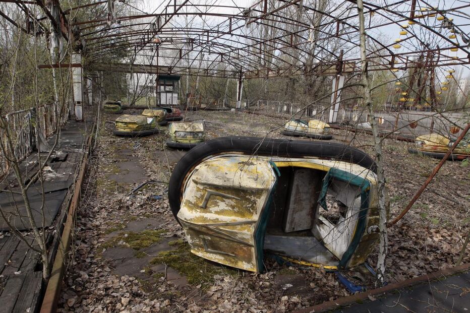 Uma pista de carros de choque abandonada em Chernobyl. (Sergey Dolzhenko/EPA)