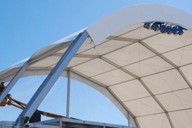 Bento XVI pára trânsito