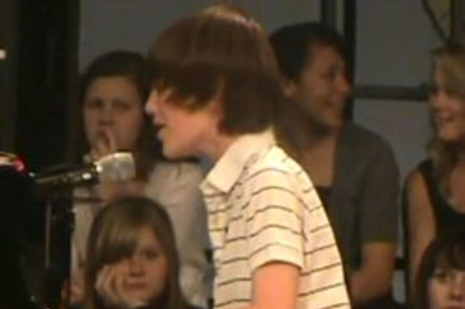 Miúdo de 12 anos faz sucesso com versão de Lady Gaga