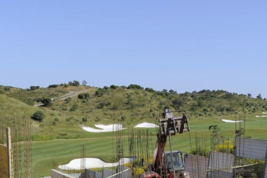 Grua cai no Algarve e mata homem em campo de golfe