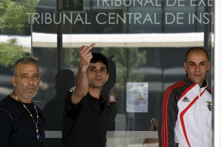 Treze No Name Boys na prisão