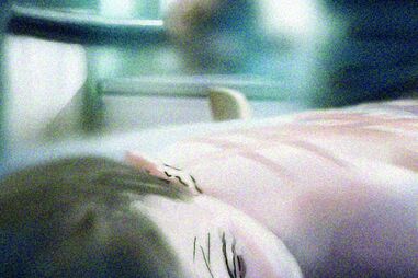 Comissão devolve menor ao pai violador 