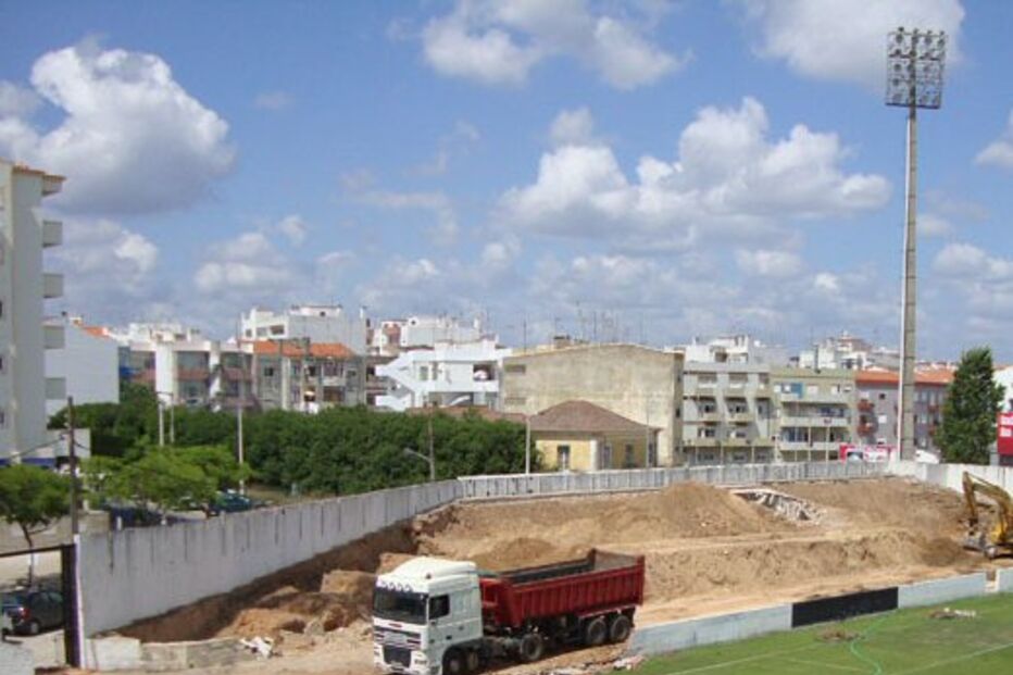 Um milhão para obras no estádio