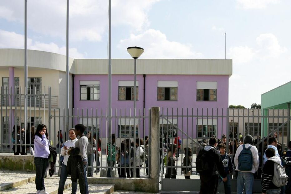 Roubam computadores com informação da escola