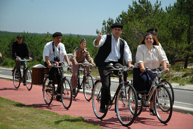 Bicicletas antigas dão nas vistas na Burinhosa