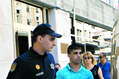 Golpeia aluno junto ao liceu 