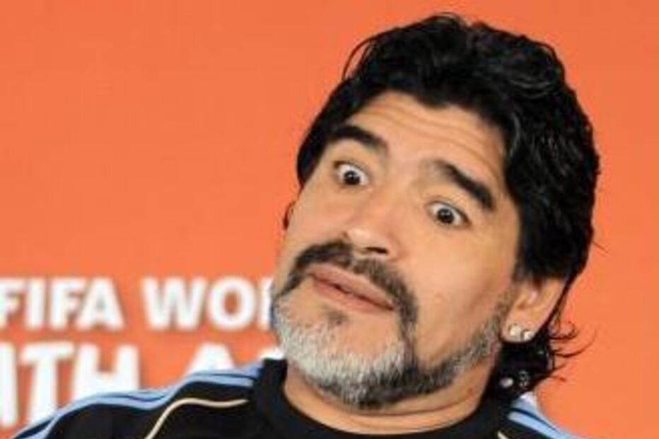 Maradona: Auxiliar do Portugal-Espanha era o Andrea Bocelli    