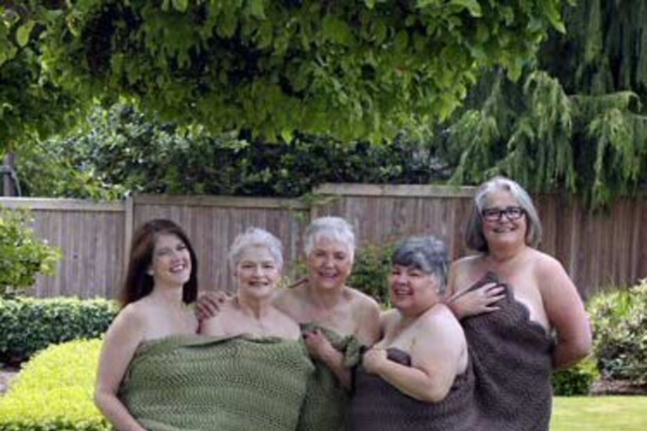 ‘Avós do tricot’ nuas em calendário 