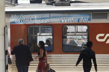 Esfaqueia homem para assaltar a mãe