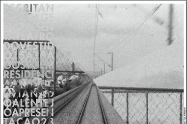 Teatro do Vestido faz 'performance' na Estação Ferroviária de Évora