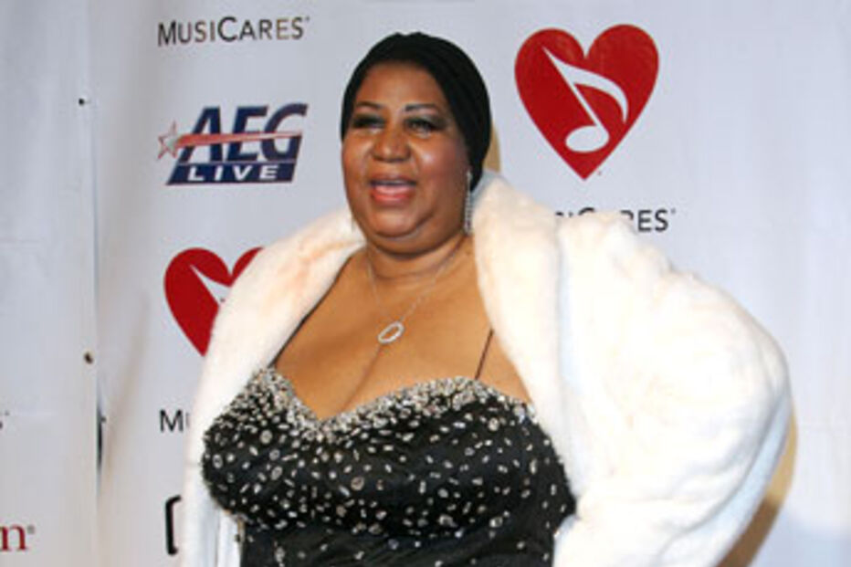 Aretha Franklin cai e cancela concertos