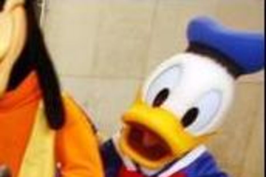 Mulher processa Disney por ser apalpada por 'Donald'