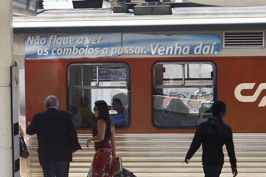 Esfaqueia homem para assaltar a mãe