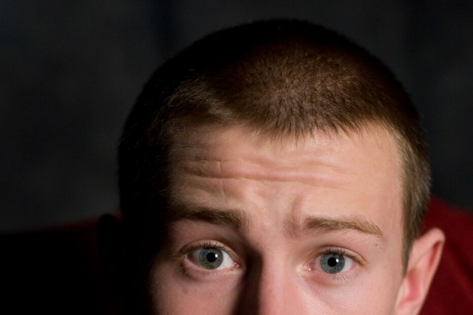 Actor de série britânica preso por atropelar fã