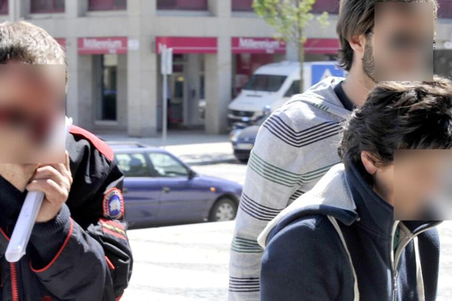 Casal praticava sexo com os filhos e o cão  