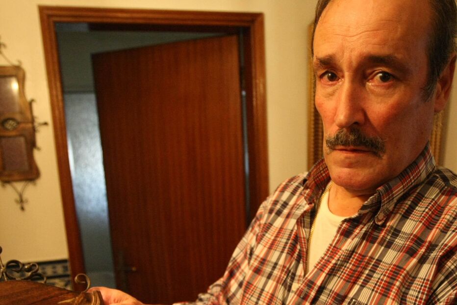 Jovem morre em queda dentro de casa