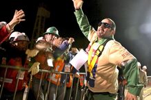 Mineiros recebidos em festa pelas famílias e equipas de socorro