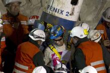 Mineiros recebidos em festa pelas famílias e equipas de socorro