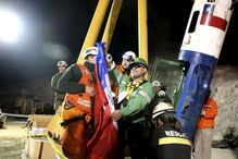 Mineiros recebidos em festa pelas famílias e equipas de socorro