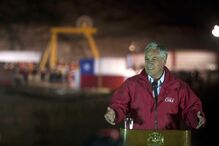 Mineiros recebidos em festa pelas famílias e equipas de socorro