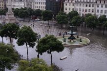Chuva provoca caos na Baixa de Lisboa