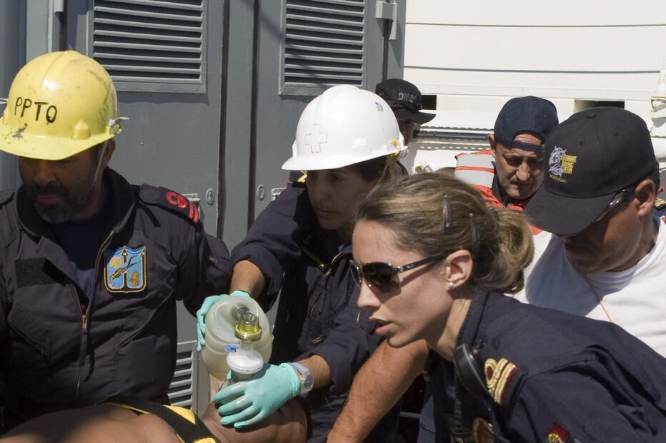 Resgatados dois mergulhadores