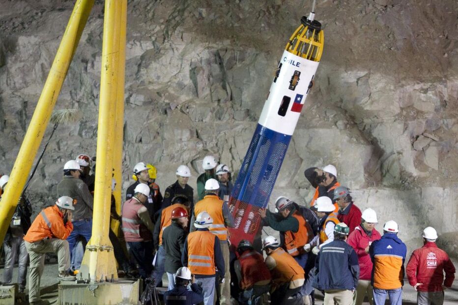 Mineiros recebidos em festa pelas famílias e equipas de socorro