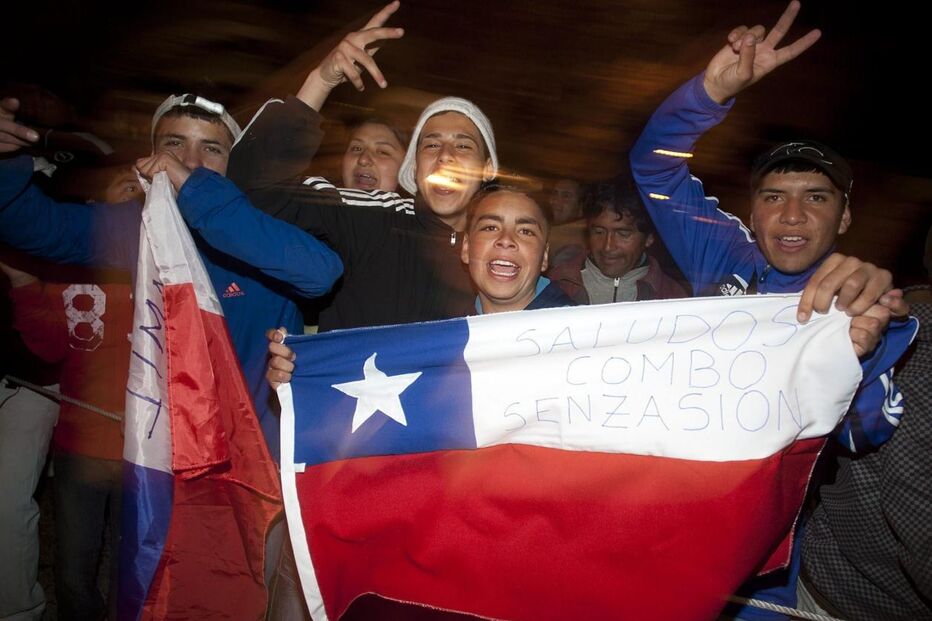Mineiros recebidos em festa pelas famílias e equipas de socorro