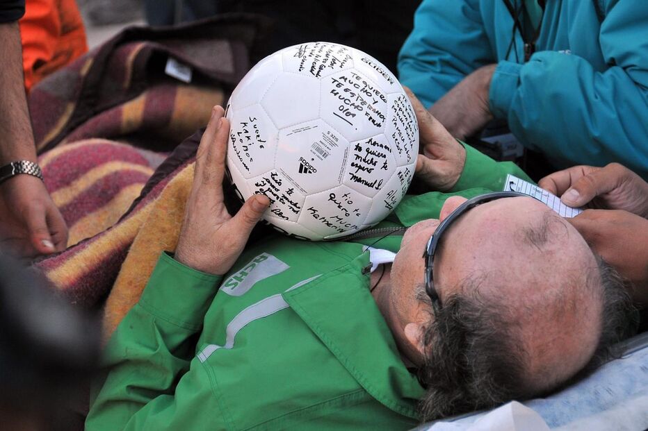 Mineiros recebidos em festa pelas famílias e equipas de socorro