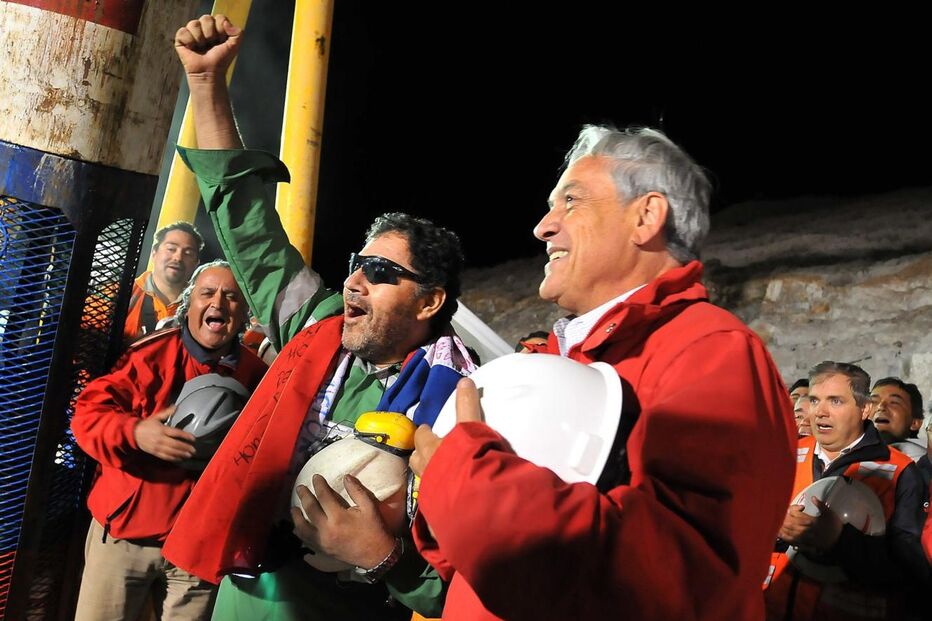 Mineiros recebidos em festa pelas famílias e equipas de socorro