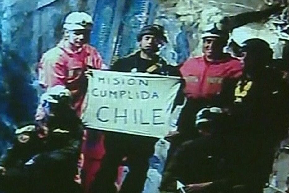 Mineiros recebidos em festa pelas famílias e equipas de socorro