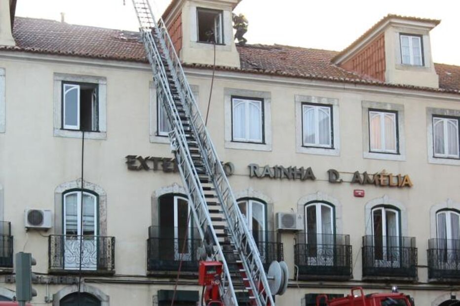 Fogo em externato de Lisboa