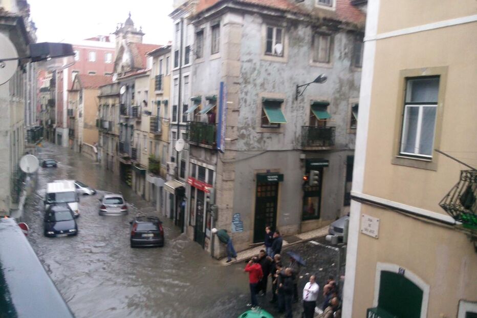 Chuva provoca caos na Baixa de Lisboa