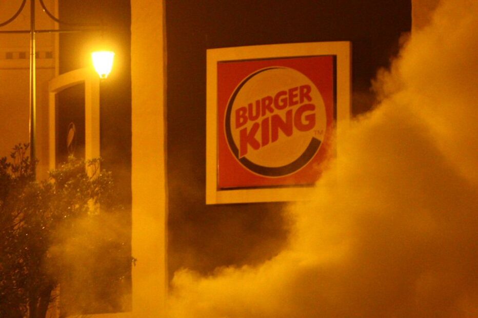 Queimam carros para furtar ouro